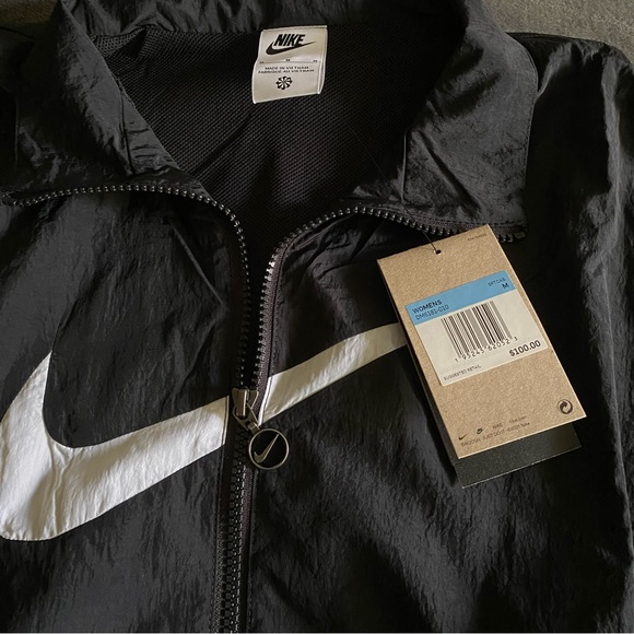 Nike Sportswear Essential Women's Woven Jacket Black/White Medium DM6181-010 - Picture 3 of 7